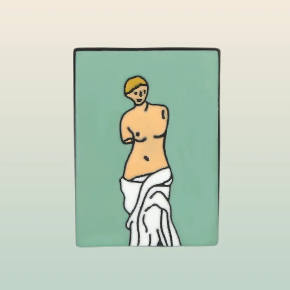Découvrez le Pin's Arty - Vénus, un accessoire unique qui ajoute une touche de créativité à votre style. Achetez-le maintenant pour compléter votre collection !