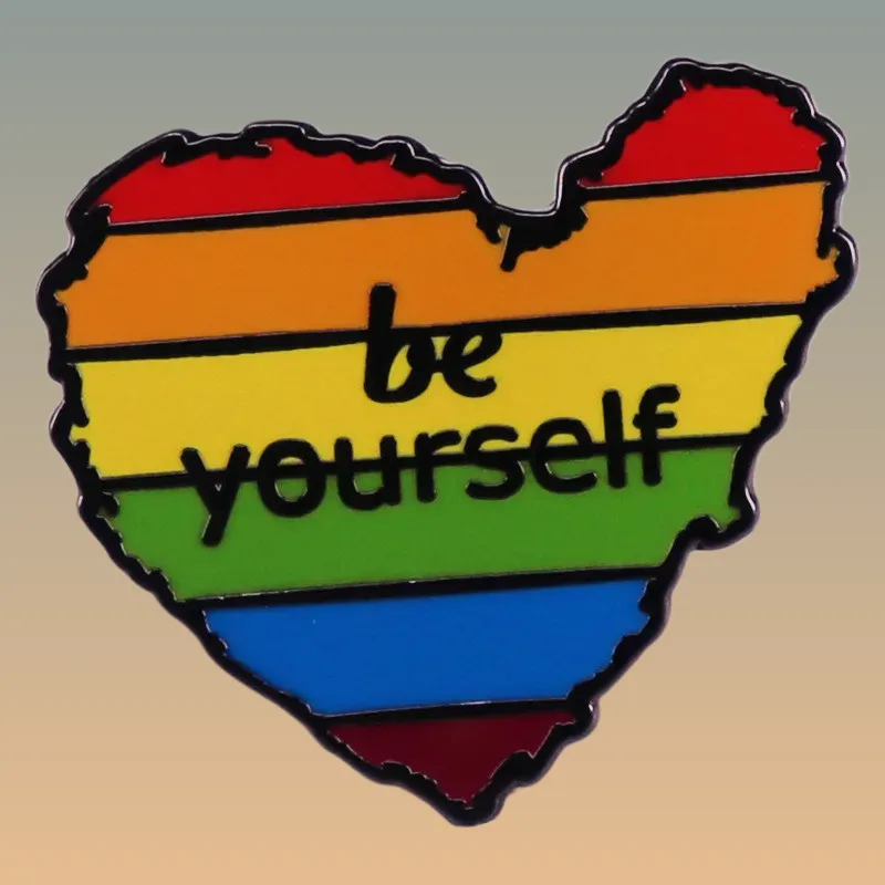 Découvrez nos pins LGBT Be Yourself pour afficher fièrement votre identité. Achetez maintenant et exprimez-vous avec style !