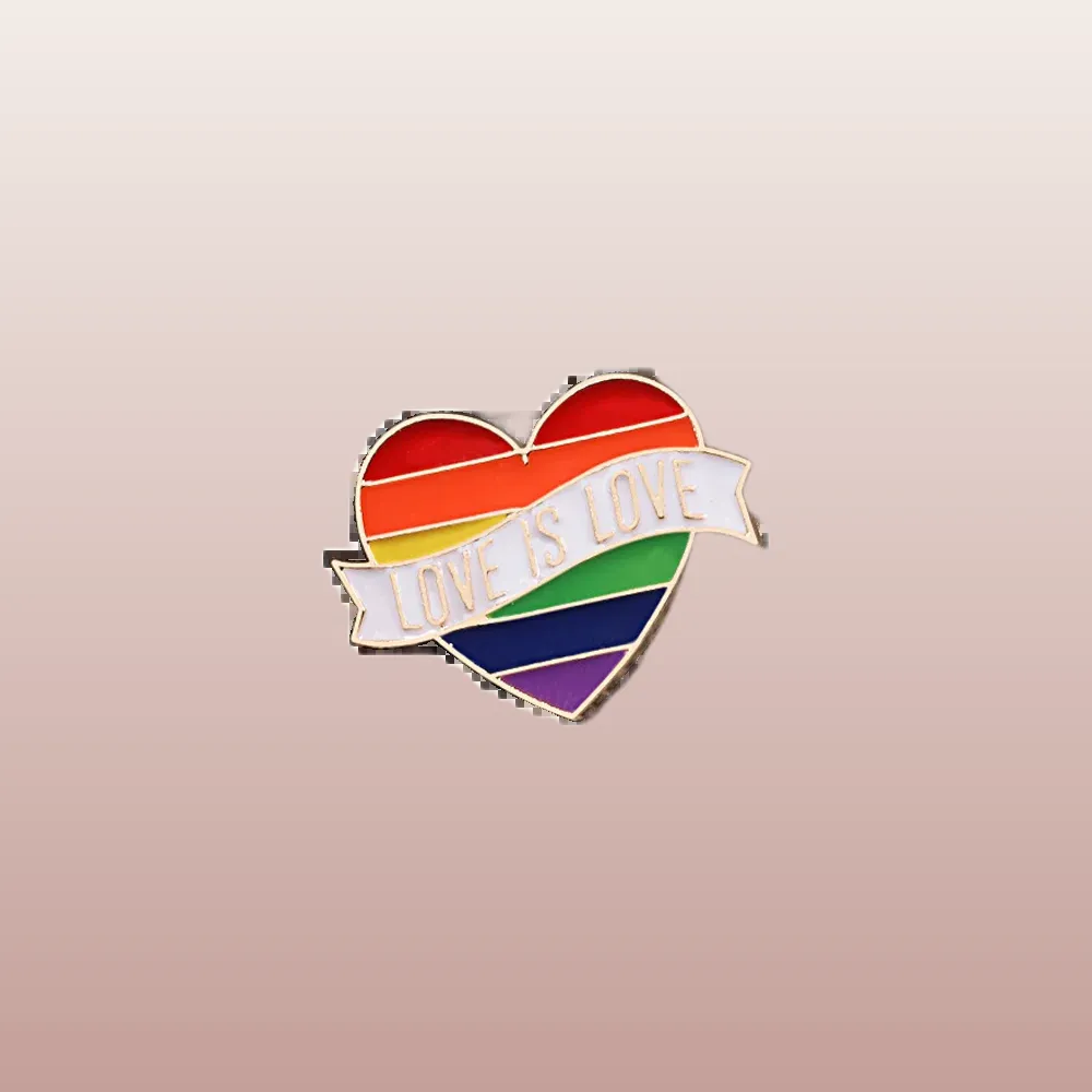 Découvrez nos pins LGBT - Love is Love #2, l'accessoire parfait pour afficher votre soutien à la communauté. Achetez maintenant et faites passer un message d'amour et d'acceptation !