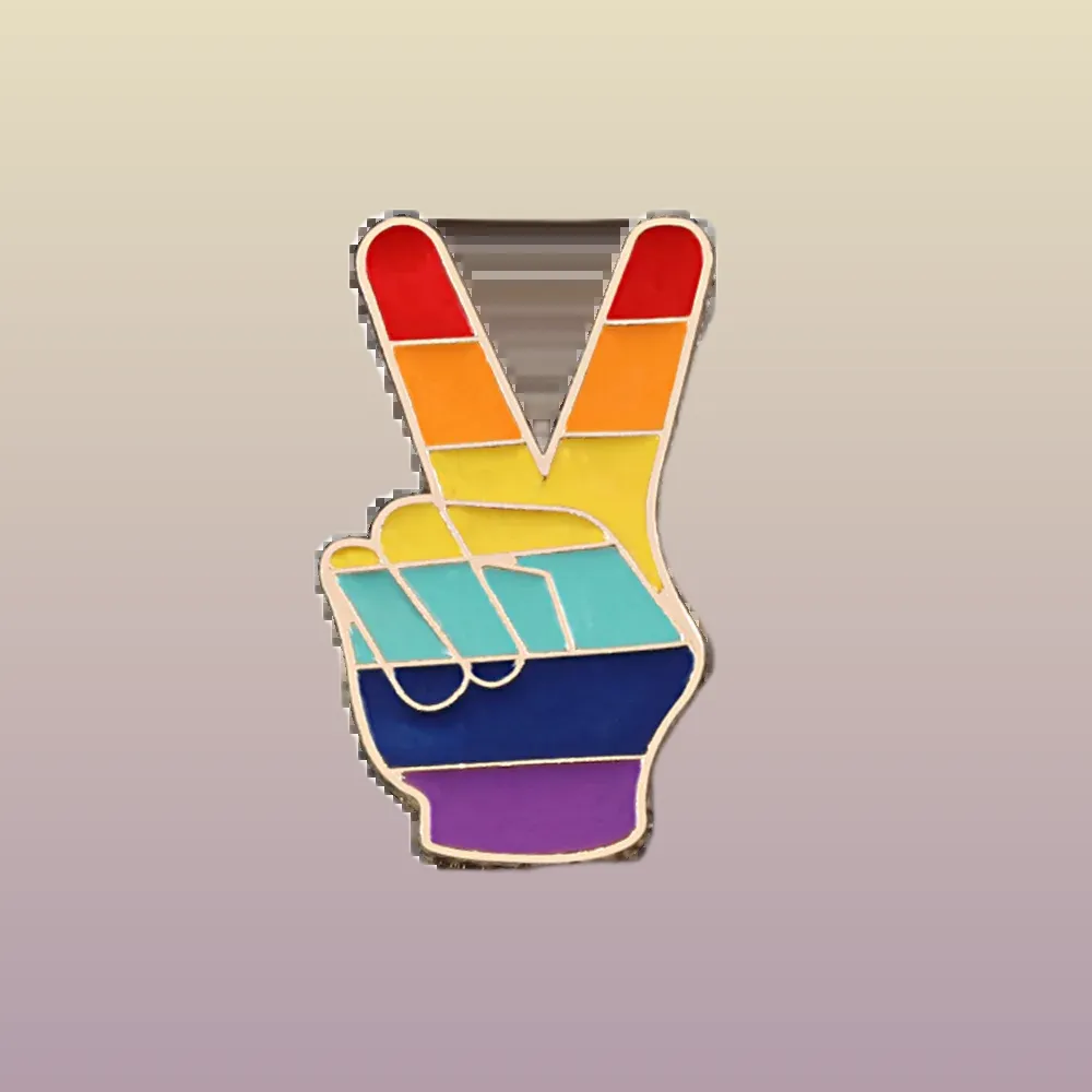 Achetez dès maintenant nos pins LGBT - Victory ! pour afficher votre soutien et votre fierté. Parfait pour personnaliser vos vêtements et accessoires !