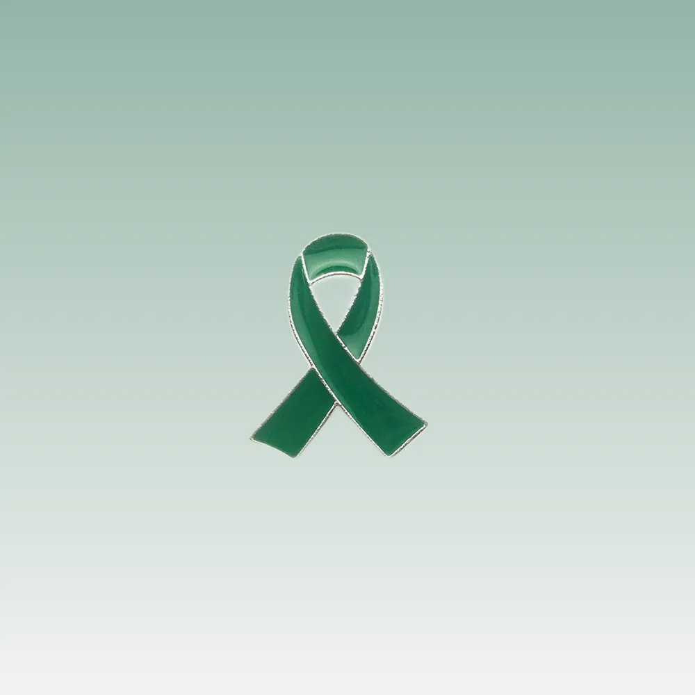 Découvrez le Pin's Ruban - Ruban Vert, un accessoire tendance parfait pour embellir vos tenues. Achetez-le dès maintenant et affichez votre style unique !